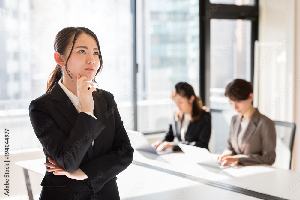 在职亚洲女商人