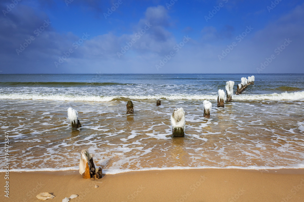 波兰格但斯克波罗的海的冬季景观