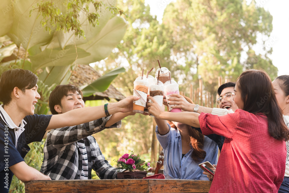 Group of 6 teenagers having fun together without liquor in cafe in afternoon drink milk tea, pink mi