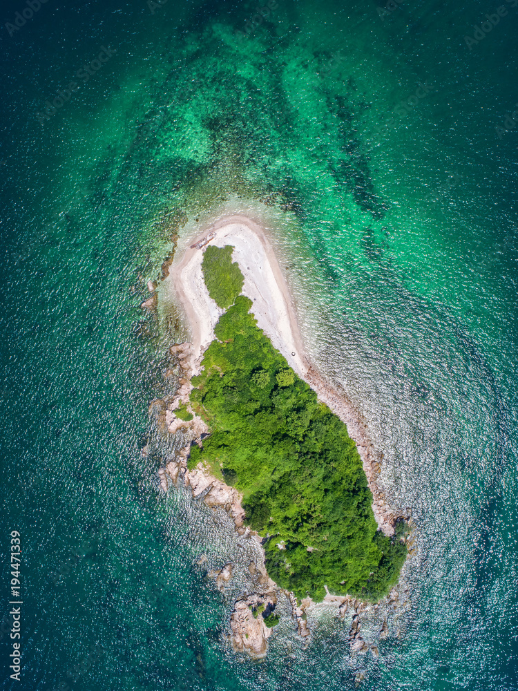 海景，俯视图，令人惊叹的自然背景。水的颜色和美丽的明亮。Az