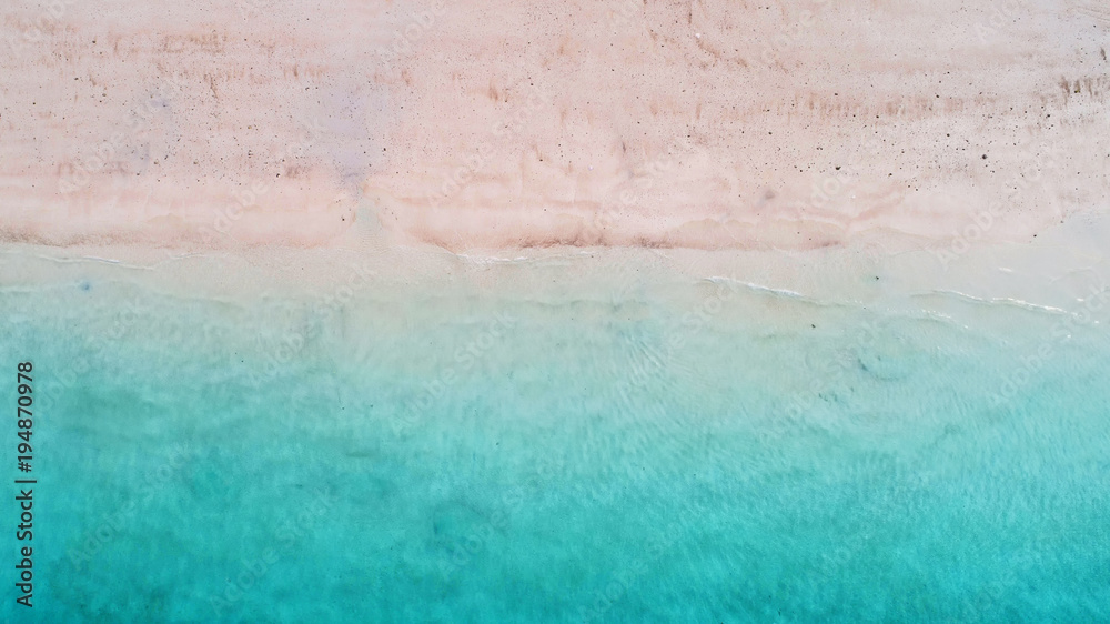 海景，俯视图，令人惊叹的自然背景。水的颜色和美丽的明亮。Az