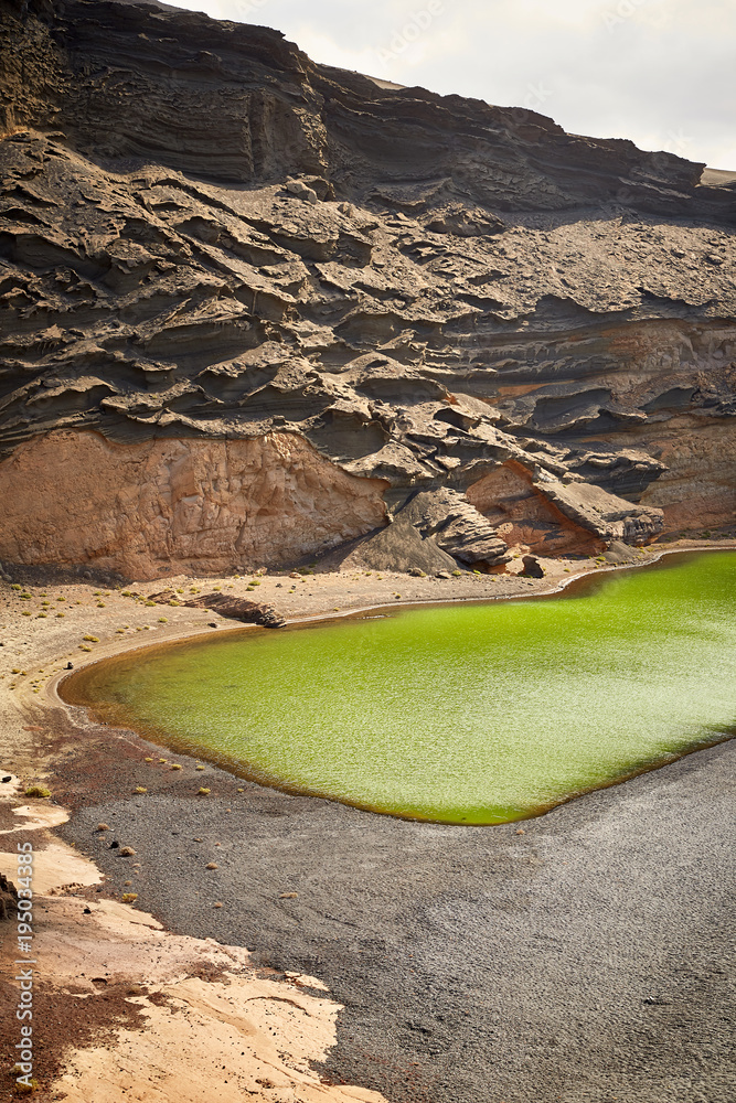 兰萨罗特的Charco de los Clicos绿色火山湖