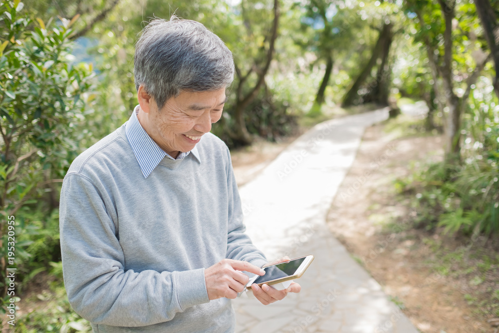 老人用电话