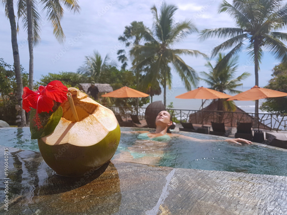 CLOSE UP, DOF: Young woman in bathing suit relaxing in hot tub in exotic resort.