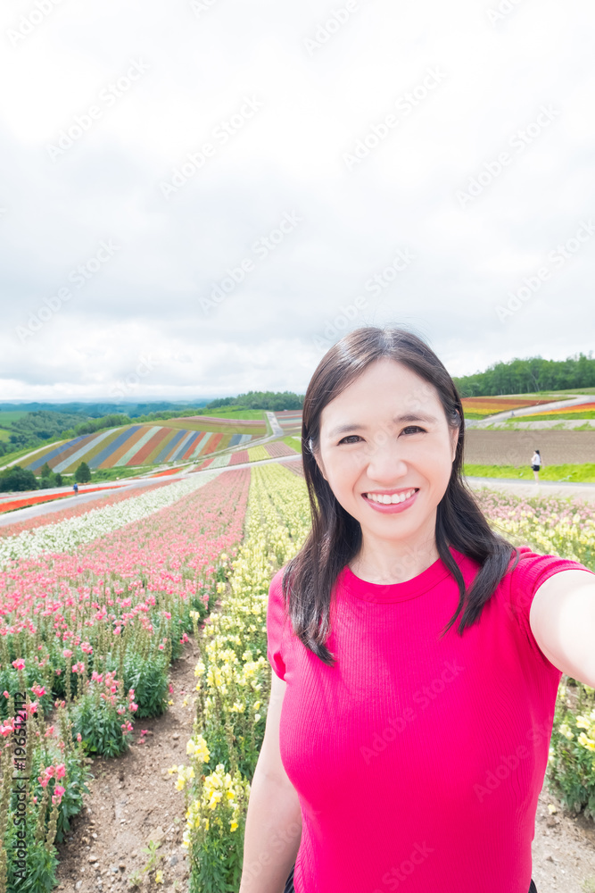 女人开心自拍