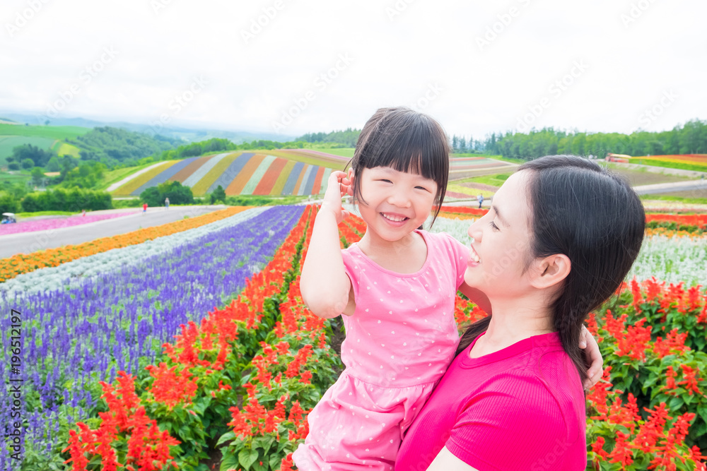 带风景的母女