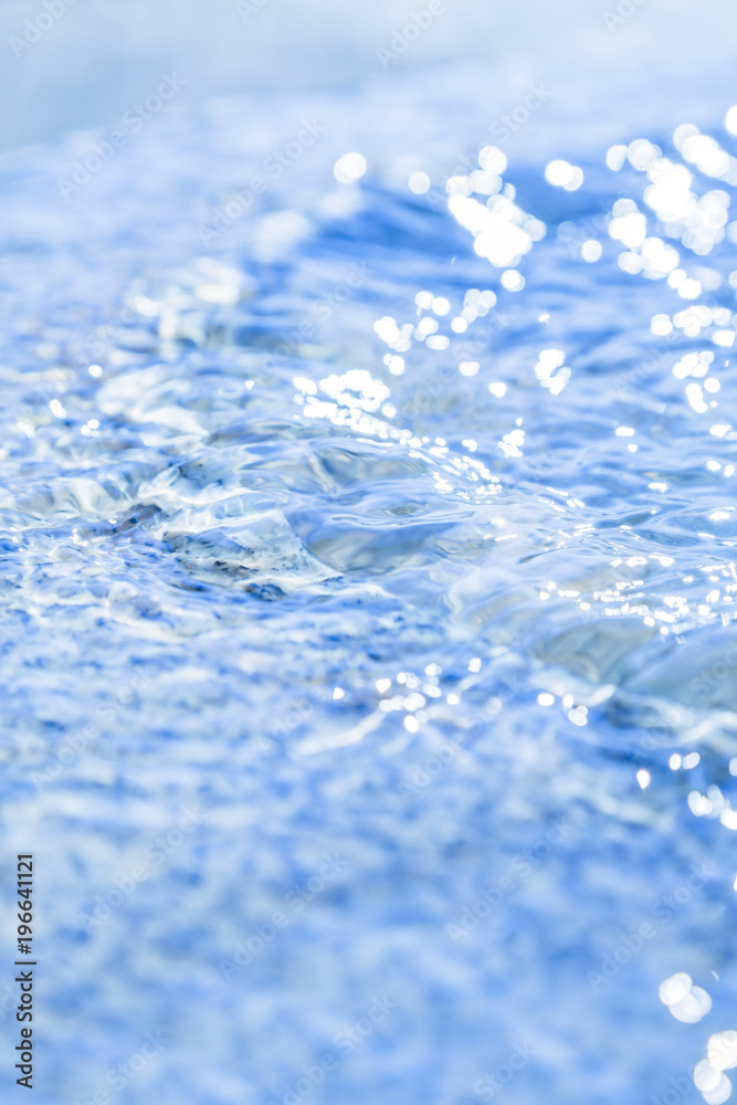 清らかな水の流れ