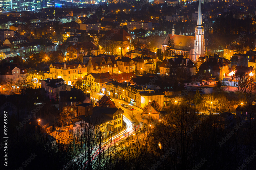 波兰Gdansk Oliwa山上夜晚的城市景观