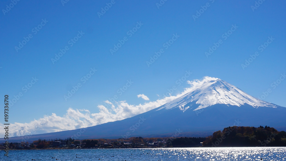 富士山和川口湖周围的城市，日本