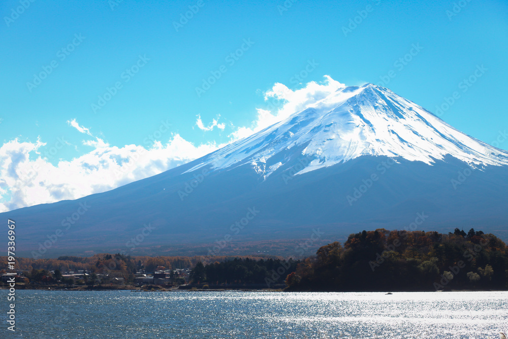 富士山和川口湖周围的城市，日本