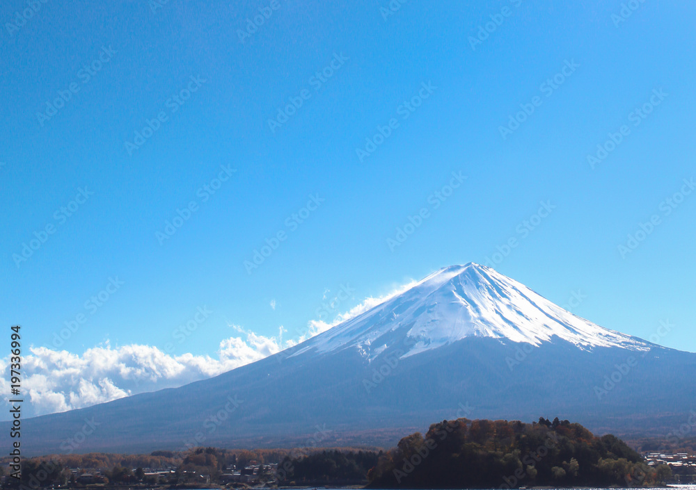 富士山和川口湖周围的城市，日本