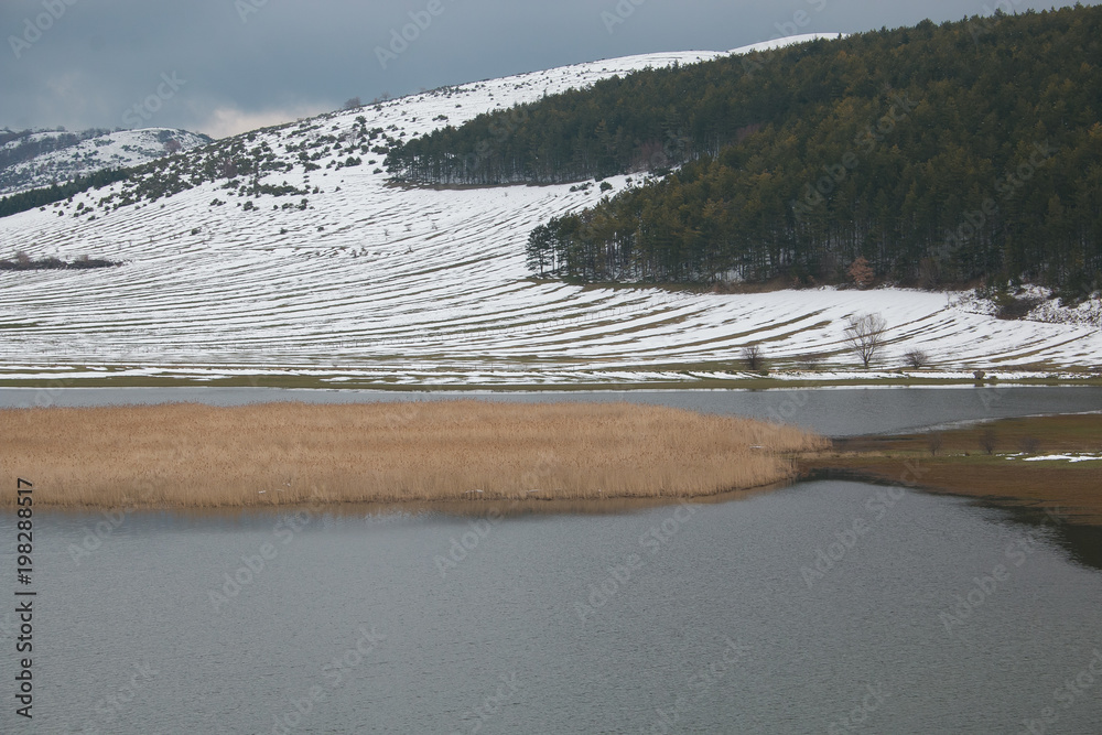 Montelago in inverno con la neve