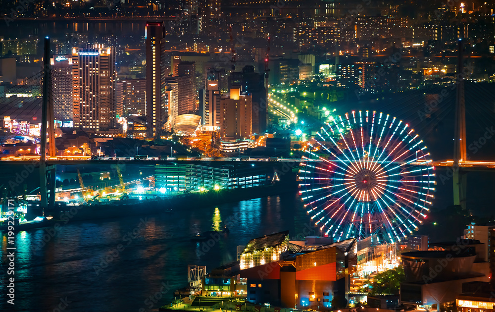 夜晚摩天轮俯瞰大阪湾港区