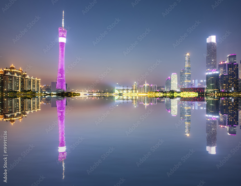 美丽的城市夜景和建筑的天际线