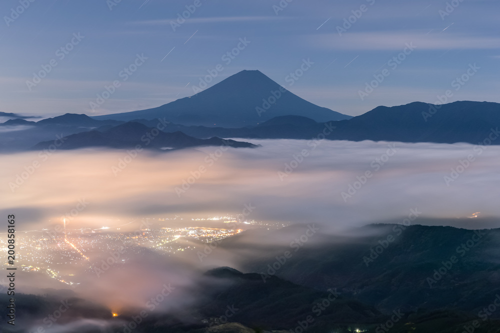 富士山，夏季云海，从Kushigata山看