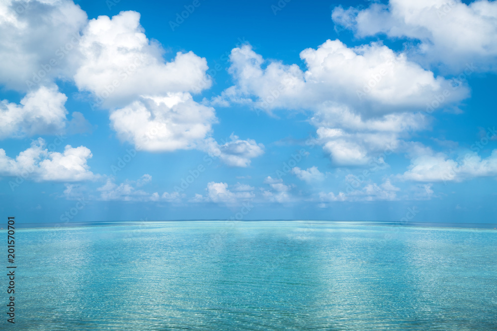 海洋自然背景。海洋和夏季景观。