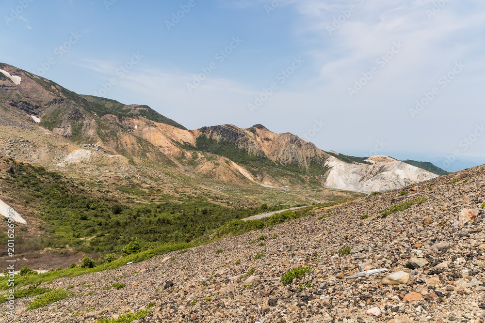 Azuma Kofuji峰1707米，Azuma山是一座约2000米高的火山山脉，也不是