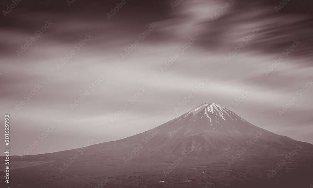 富士山和春天的云