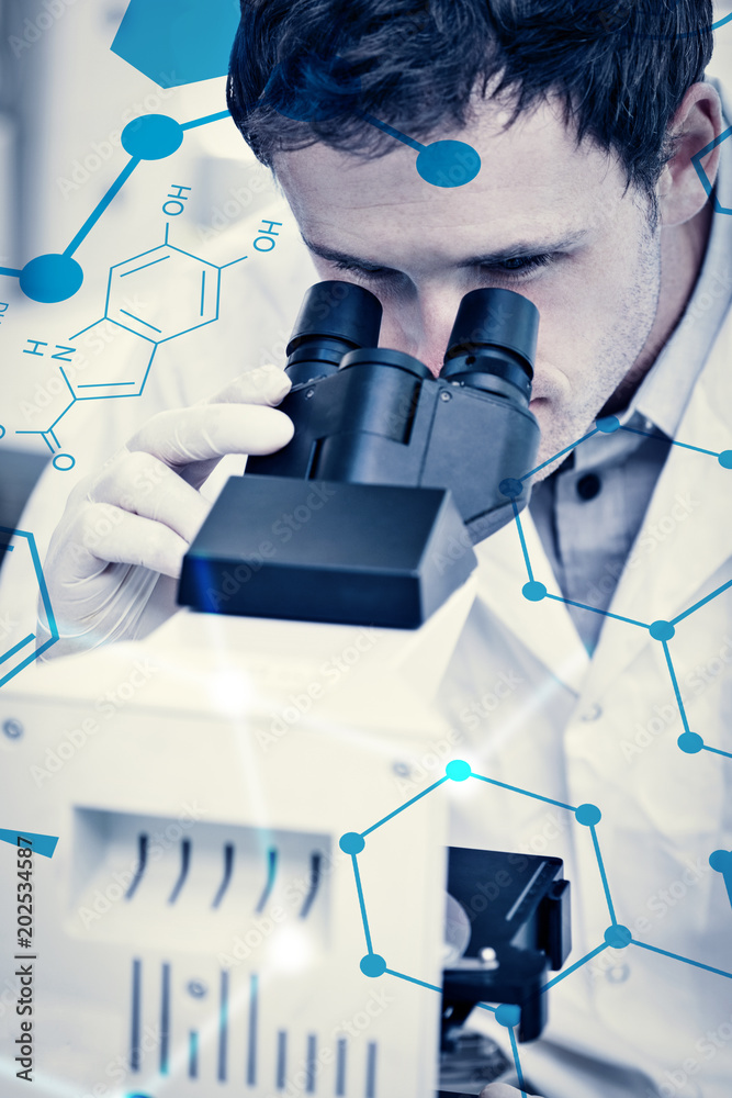 科学公式反对科研人员在实验室使用显微镜