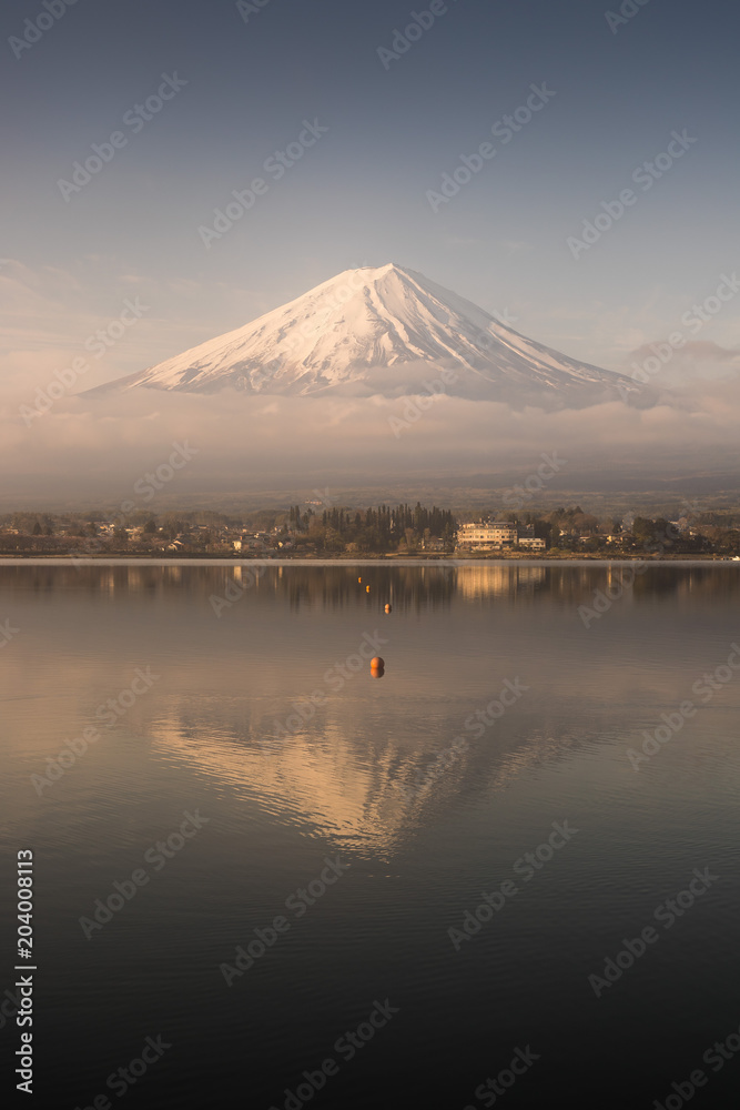 清晨的富士山和河口湖