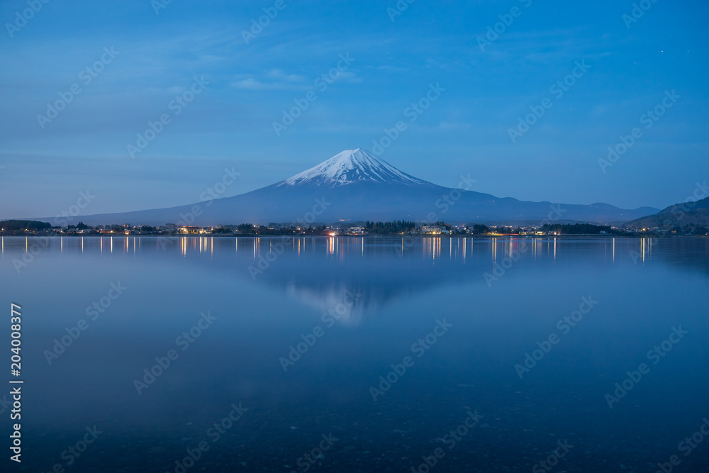 清晨的富士山和河口湖