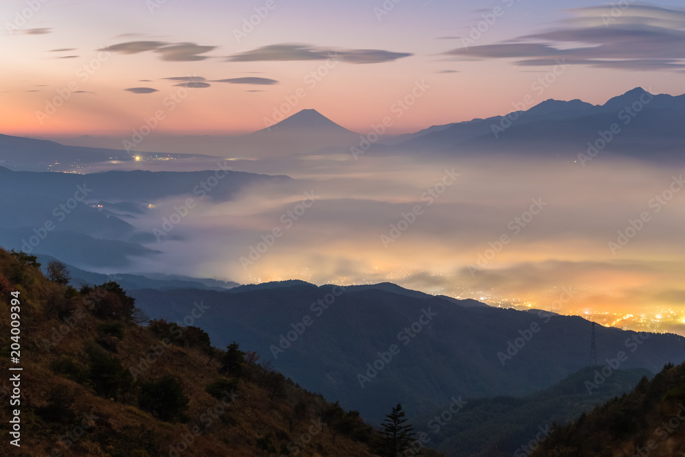 富士山，夏日雾海