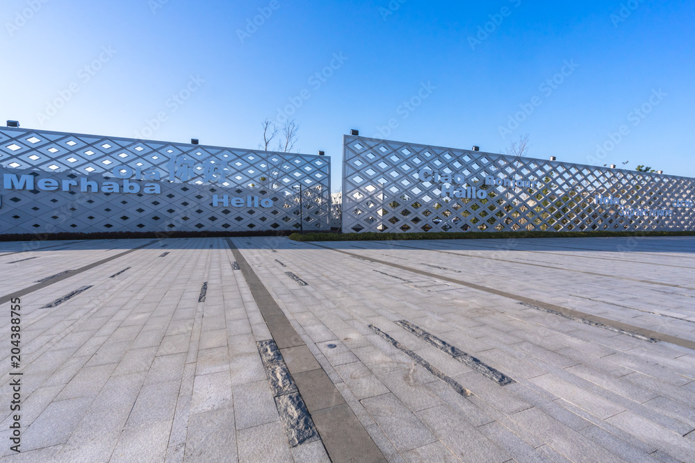 空地板全景城市天际线