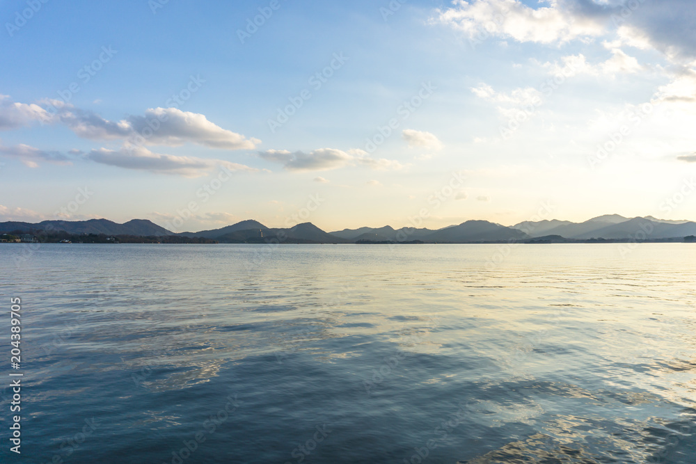 杭州西湖日落时的风景