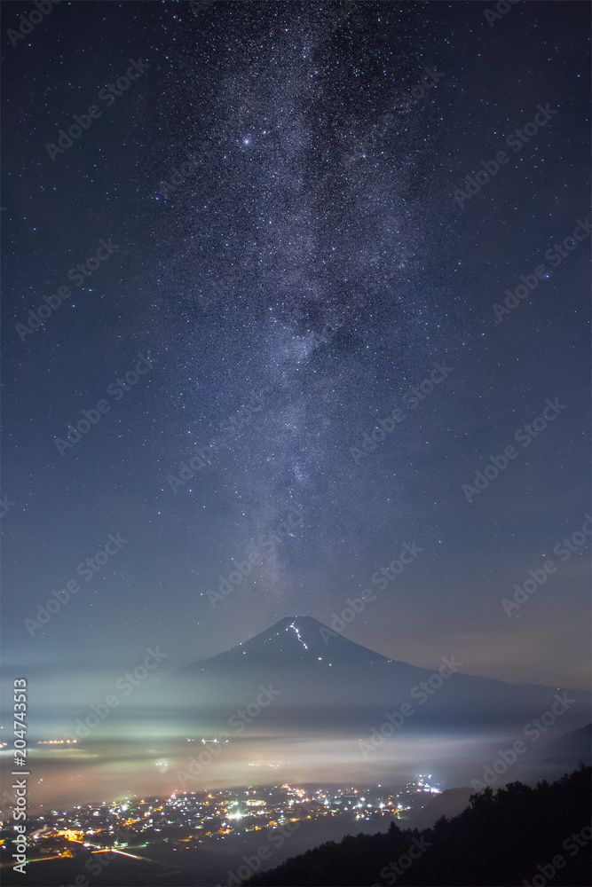 夏季富士山和米尔基韦