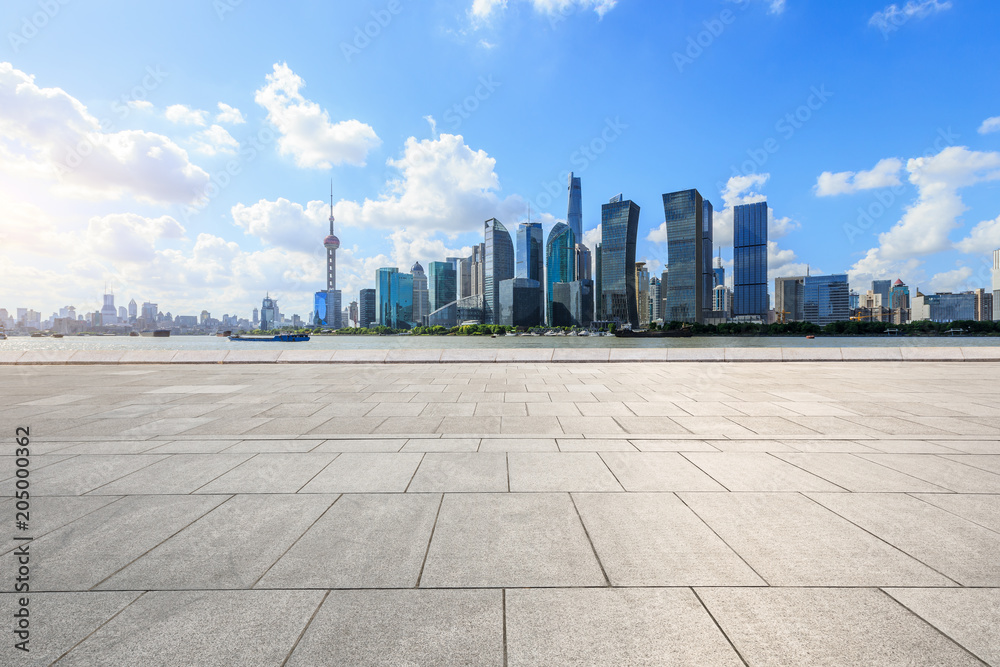 上海的空置广场与现代城市建筑