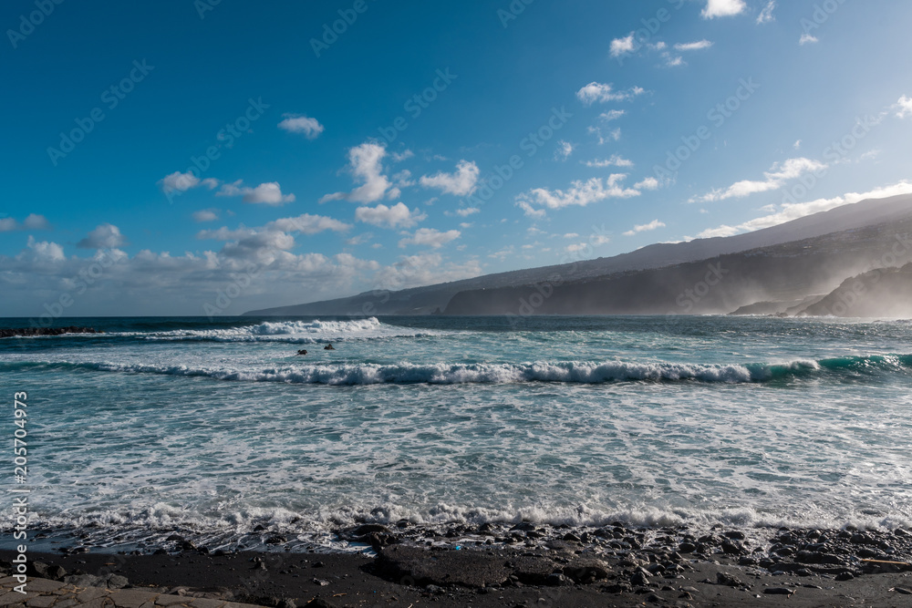 PUERTO DE LA CRUZ，TENERIFE/西班牙-2018年2月26日：PUERTO DE LA CRUZ海景