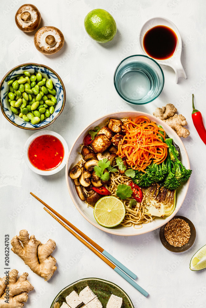 亚洲豆腐荞麦面碗