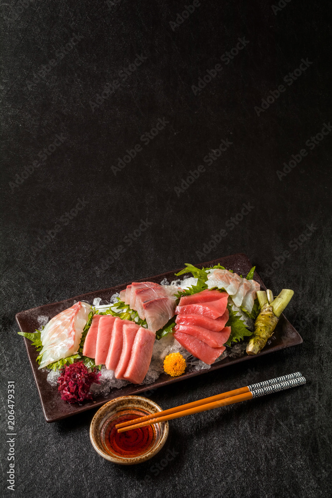 お刺身 sashimi (raw sliced fish, shellfish or crustaceans)