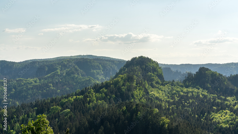 Elbsandsteingebirge的Berige Landschaft