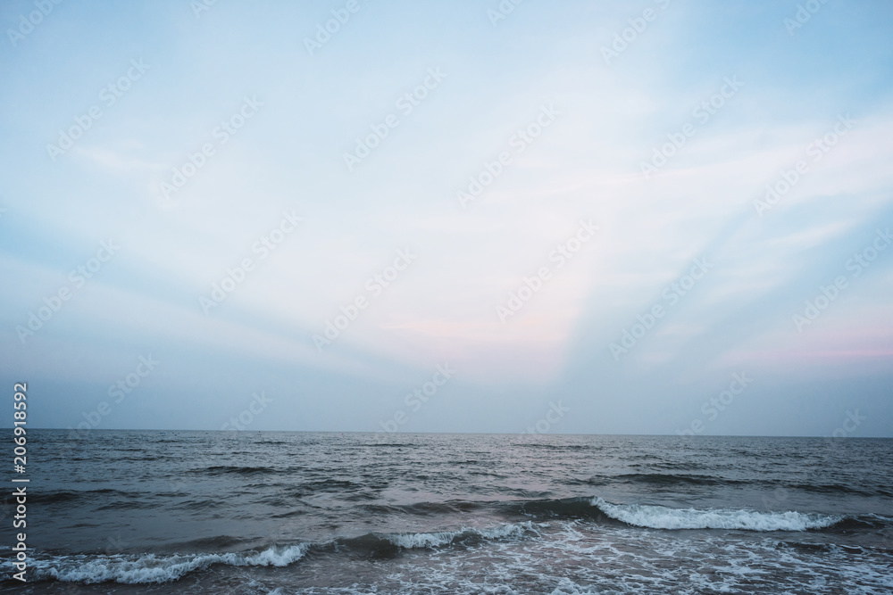 海滩日出美景