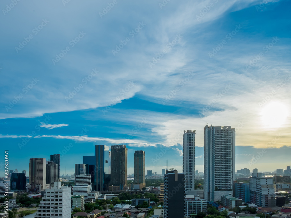 美丽的蓝天白云和城市建筑景观