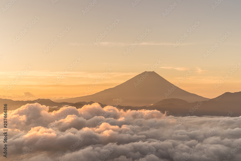 富士山，夏季云海，从Kushigata山看