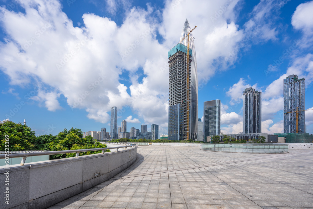 空广场的城市天际线