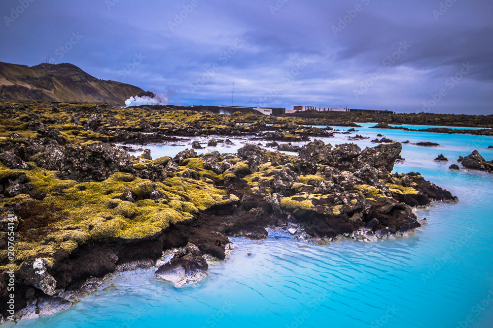 蓝泻湖-2018年5月9日：冰岛蓝泻湖温泉浴场的火山地形