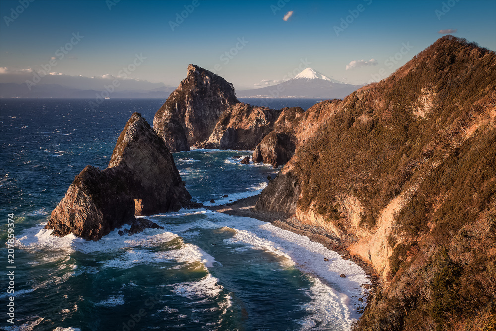 冬季的森加蒙岩和富士山