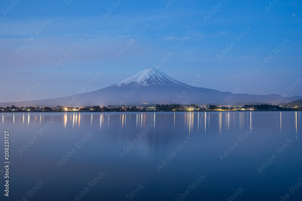 清晨的富士山和河口湖