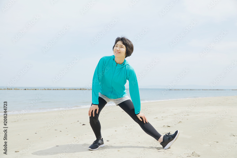 女性　ミドルエイジ　スポーツ