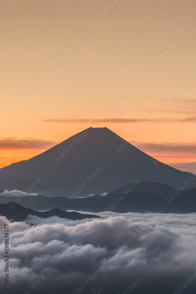 富士山，夏季云海，从Kushigata山看