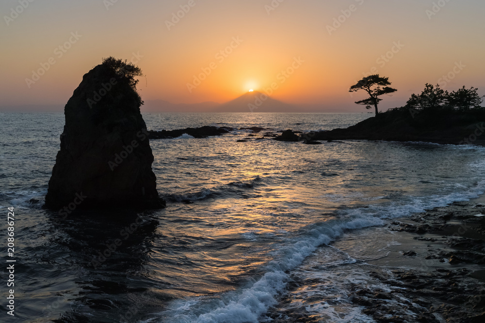 Diamond Fuji seen from Tateishi park , Kanagawa prefecture. Diamond Fuji is the name given to the vi