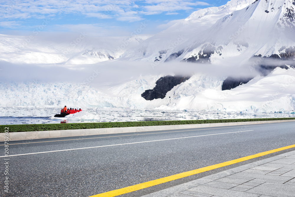 雪山空柏油路