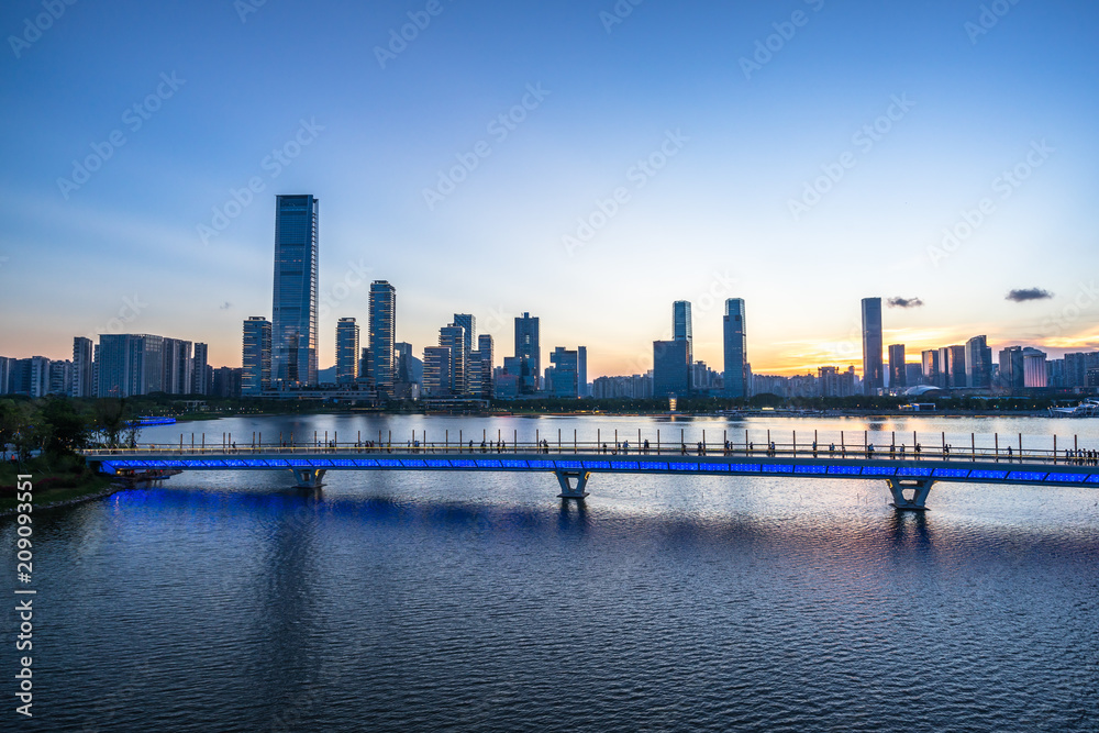 城市天际线全景