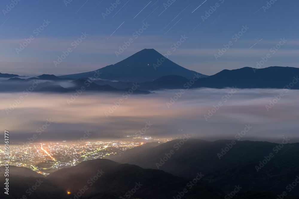 富士山，夏季云海，从Kushigata山看