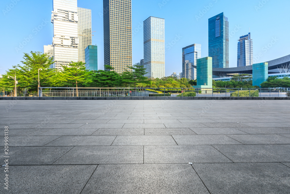 中国深圳的空置广场层和现代城市商业建筑