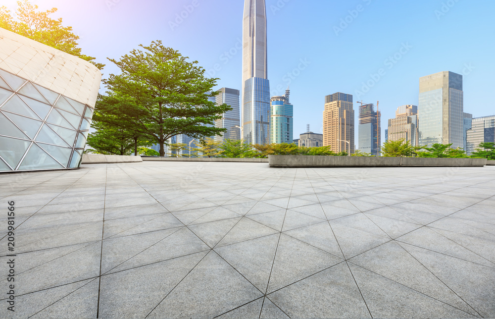 中国深圳的空置广场层和现代城市商业建筑