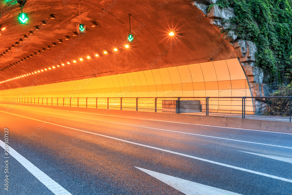 黄昏公路隧道，交通理念